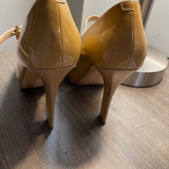 Via Spiga Tan Peep Toe Sandals - Picture 4 of 6